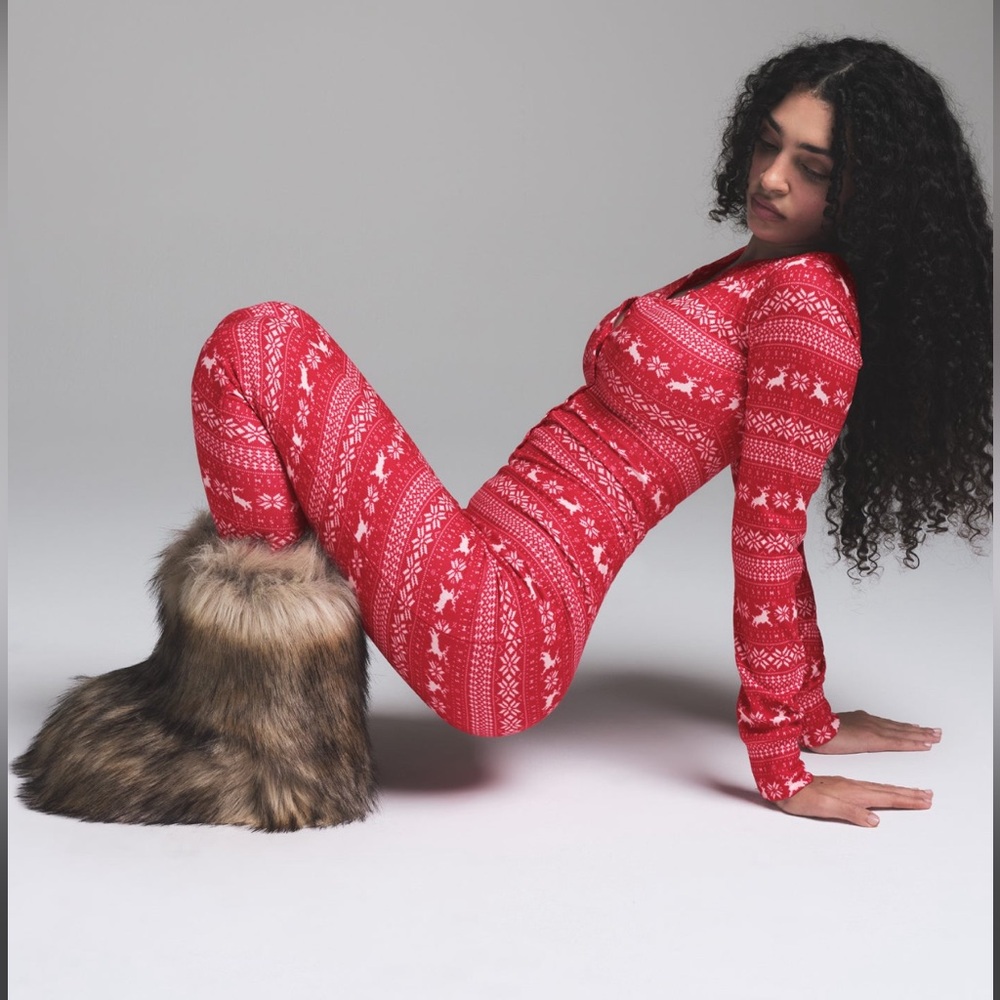 SKIMS Faux Fur Winter Boots.  Pyrite color.